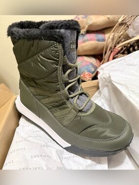 Burudani Boots on Olive Fabric and Vegan Leather Lace Ups Warm Lining Size 7 1/2